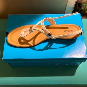 East5th Dove White Women Sandals